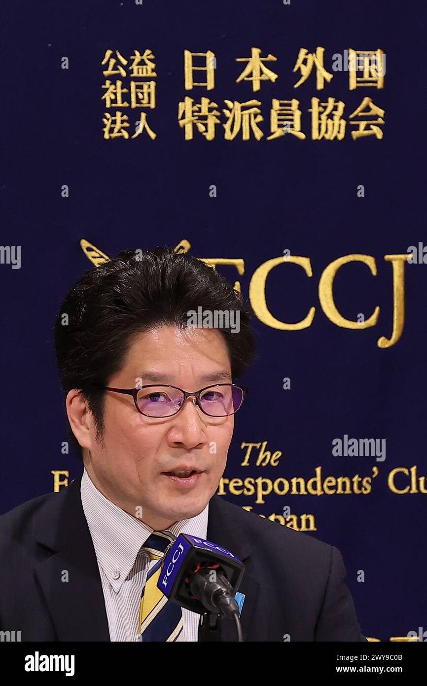 Takuya Yokota, Vertreter der Vereinigung der Familien der von Nordkorea entführten Opfer, spricht während einer Pressekonferenz im Foreign Correspondents' Club of Japan (FCCJ) am 5. April 2024 in Tokio. Yokota rief zu persönlichen Treffen zwischen japanischen Beamten und Nordkoreanern auf, um die von nordkoreanischen Agenten entführten Japaner zurückzubringen. Seine Schwester Megumi Yokota wurde 1977 gefangen genommen und jahrzehntelang im abgeriegelten Land festgehalten. Quelle: Rodrigo Reyes Marin/AFLO/Alamy Live News Stockfoto