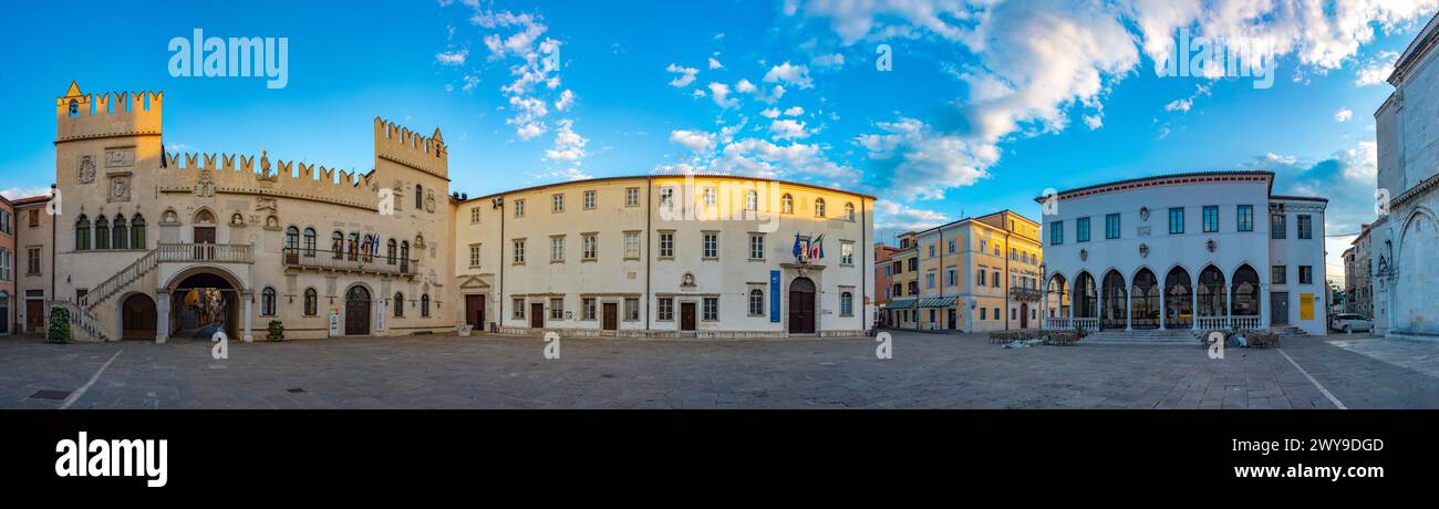 Koper, Slowenien, 23. Juni 2023: Prätorianischer Palast im Zentrum der slowenischen Stadt Koper Stockfoto