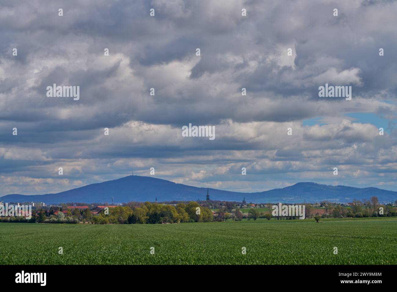 Sleza niederschlesische Landschaft im frühen Frühjahr rund um den Sleza Stockfoto