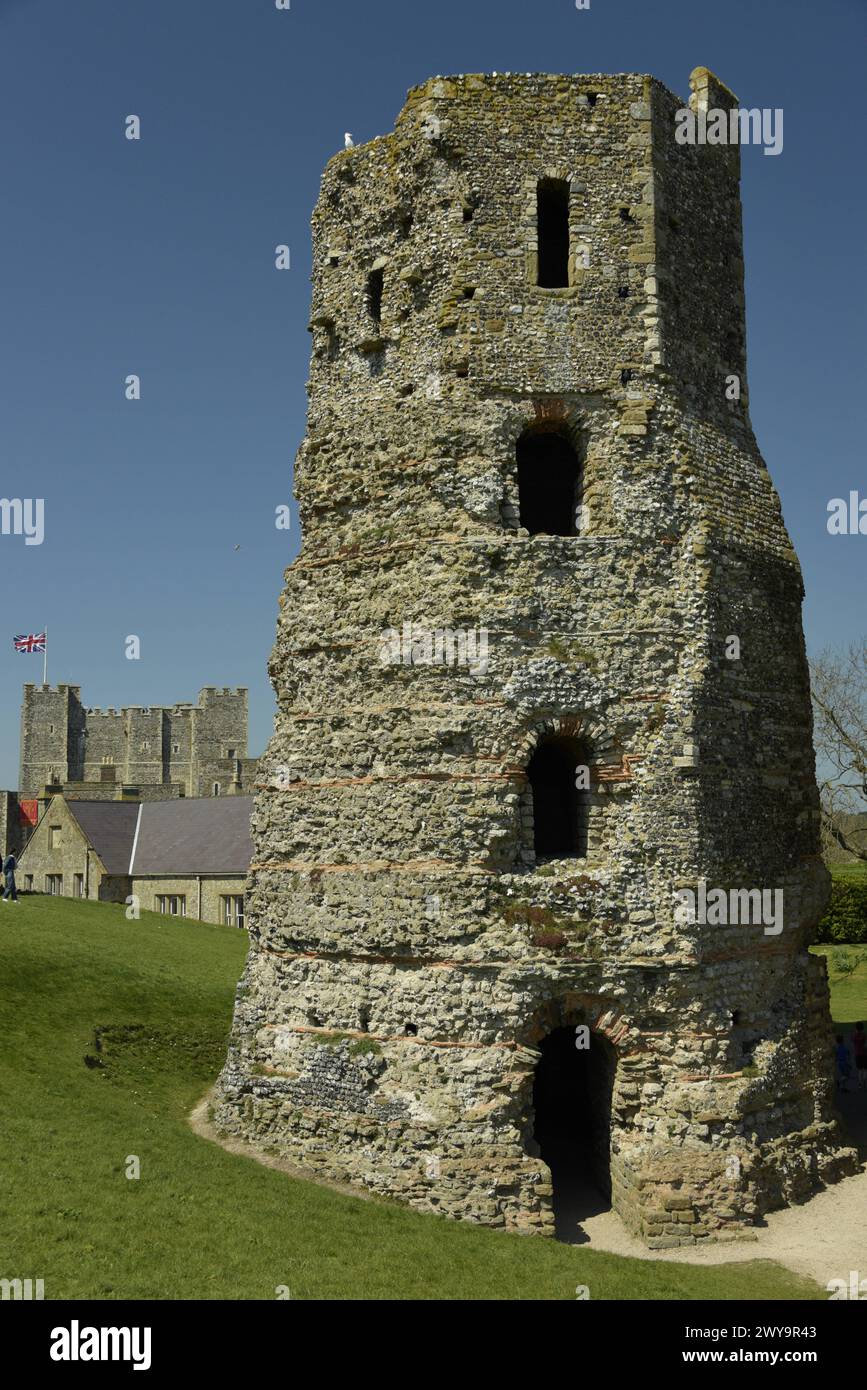 Roman Pharos, ein alter Leuchtturm, in Dover Castle, Dover, Kent, England, Vereinigtes Königreich, Europa Copyright: MichaelxSzafarczyk 1235-1142 Stockfoto