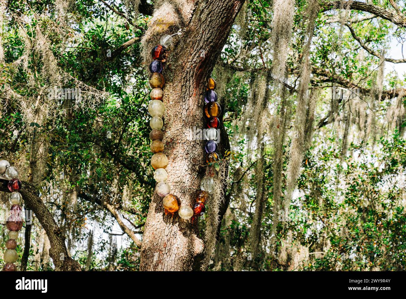 Baum der Halsketten Skulptur im Skulpturengarten in New Orleans Stockfoto