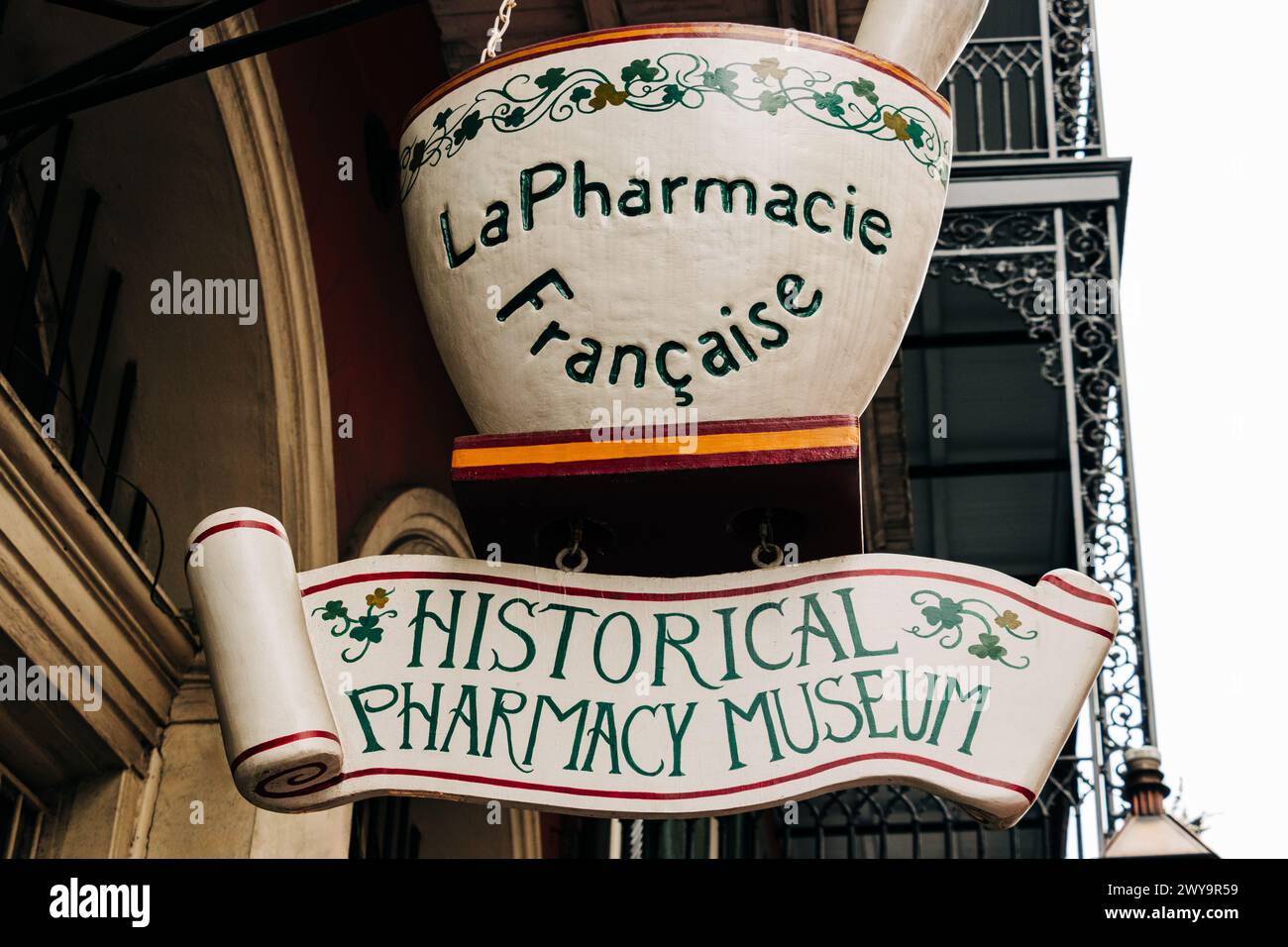 Straßenschild des historischen Apothekenmuseums in New Orleans, Louisiana Stockfoto