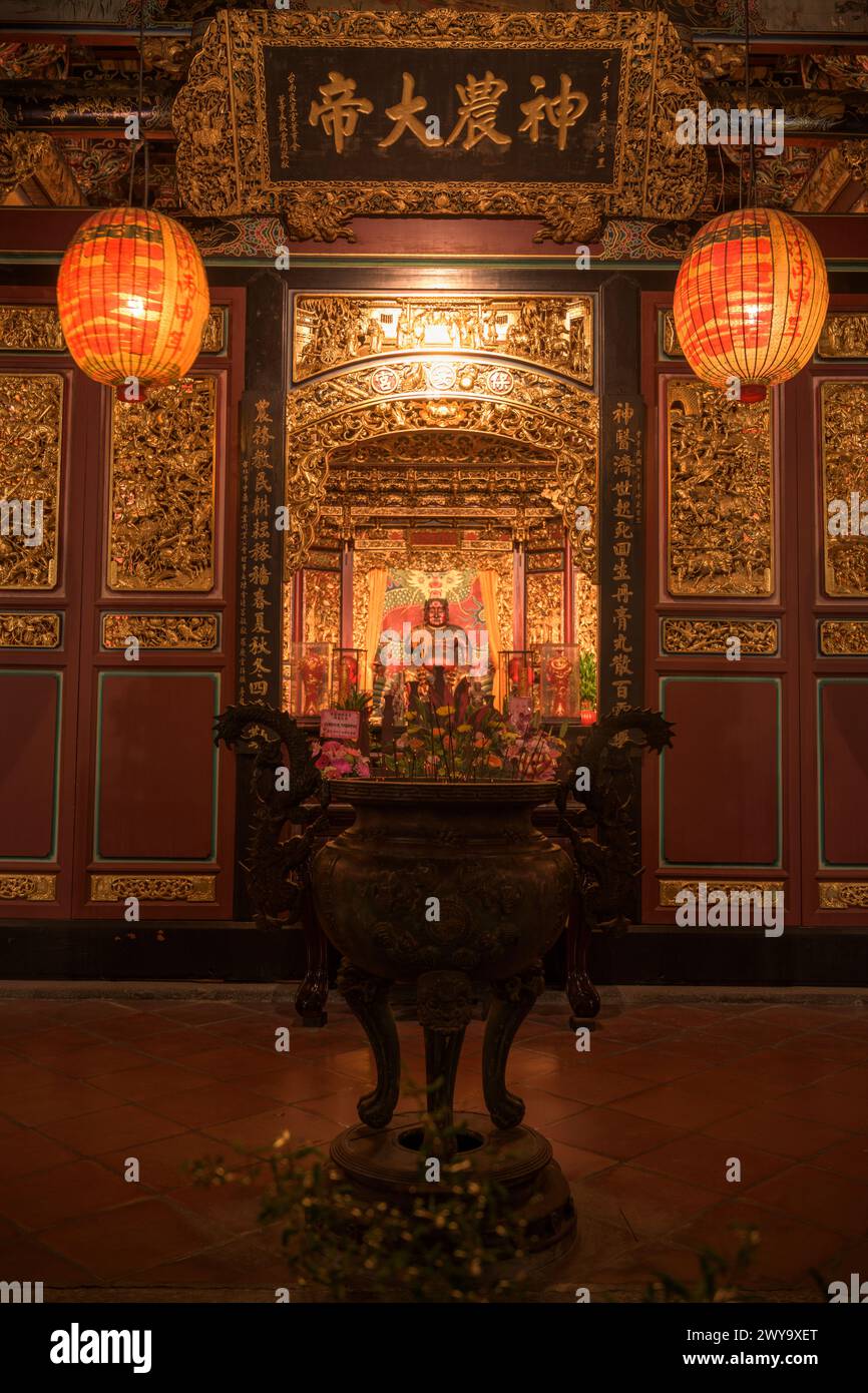 Eintritt zum Bao'an Tempel bei Nacht Stockfoto