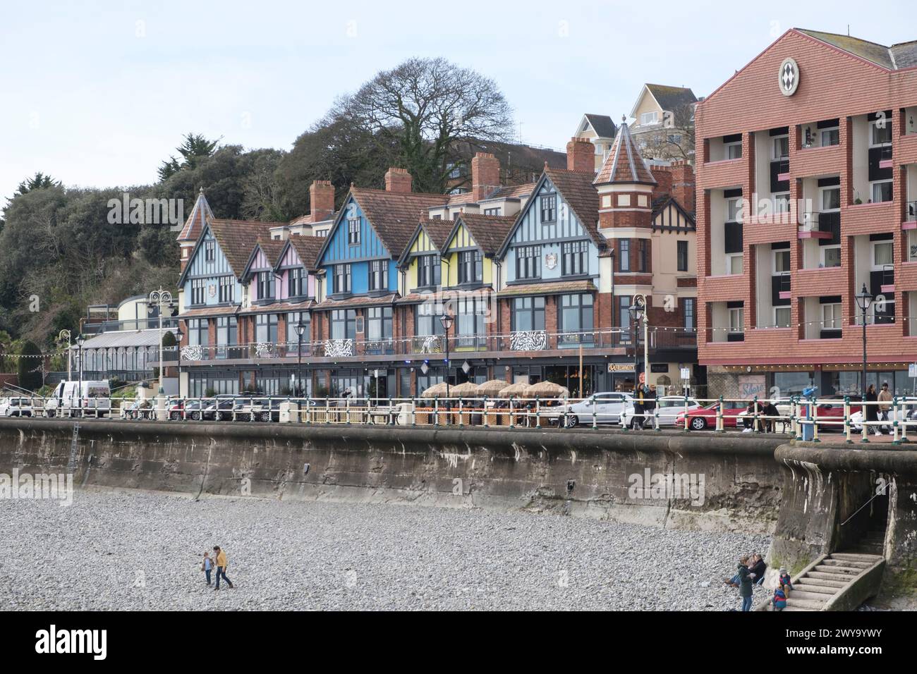 Rund um Penarth, eine Küstenstadt im Vale of Glamorgan Wales, Großbritannien. Apartments an der Promenade Stockfoto