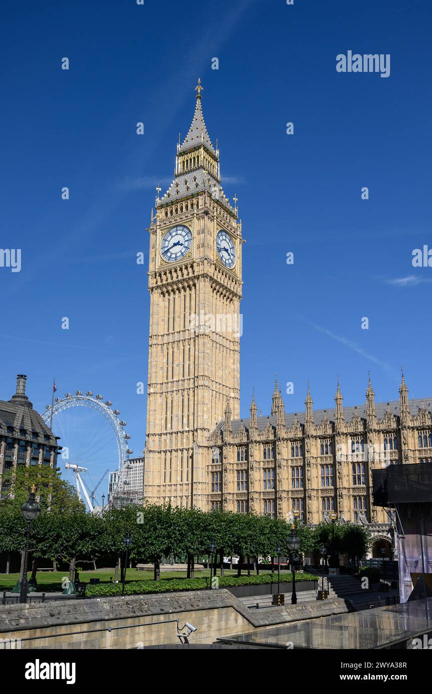 Der Elizabeth Tower mit Big Ben und das London Eye, Palace of Westminster, London, England. Stockfoto