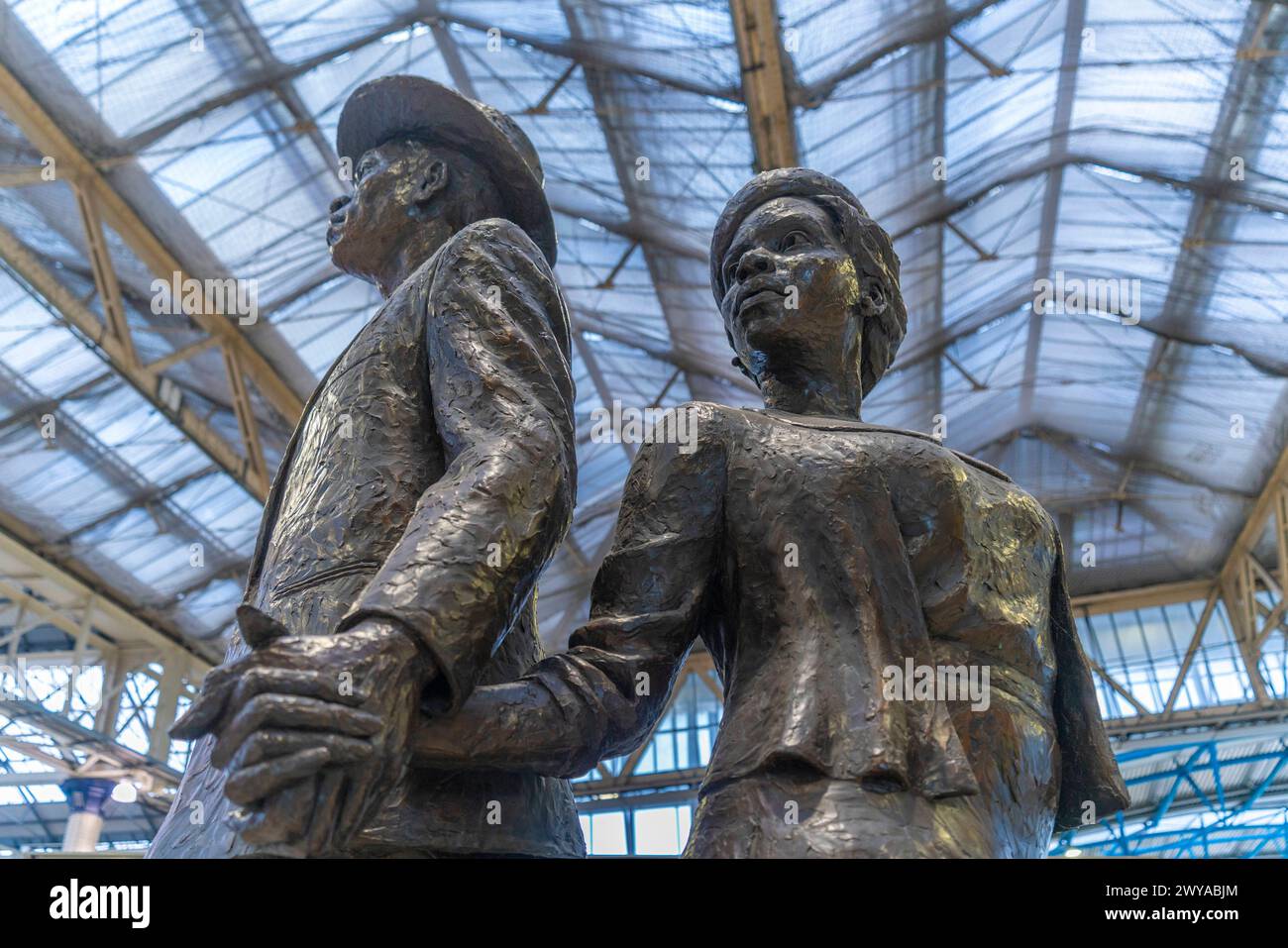 Blick auf das National Windrush Monument in der Waterloo Station Main Concourse, London, England, Großbritannien, Europa Copyright: FrankxFell 844-32636 Stockfoto