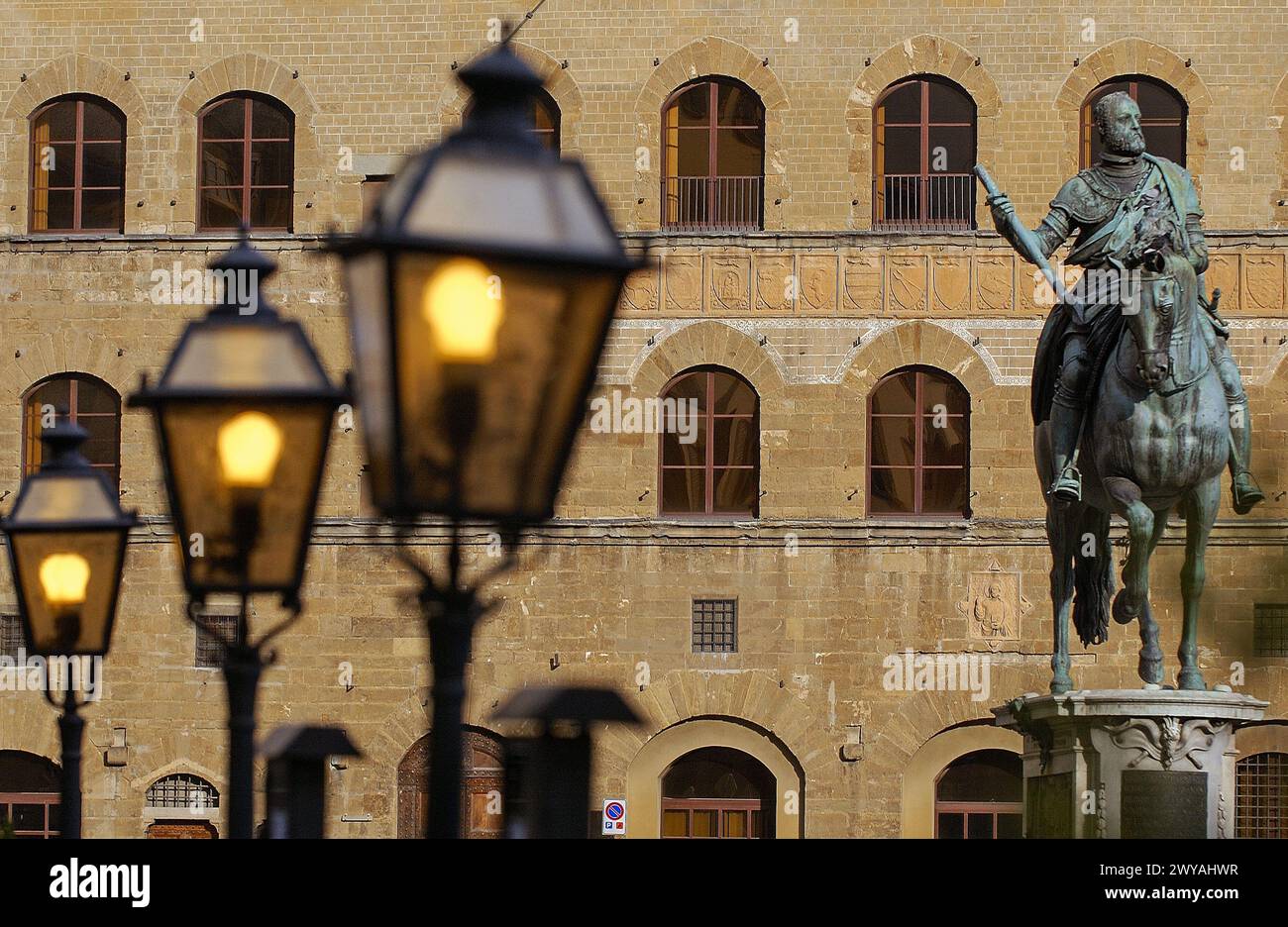 Statue von Cosimo I de Medici von Giambologna auf der Piazza della Signoria. Florenz. Toskana, Italien. Stockfoto