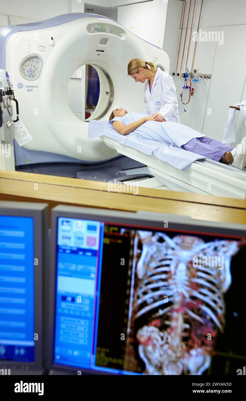 CAT-Scan (Computer-Axial-Tomographie), Radiologie, medizinische Bildgebung für die Diagnose. Krankenhaus Policlinica Gipuzkoa, San Sebastian, Donostia, Euskadi, Spanien. Stockfoto