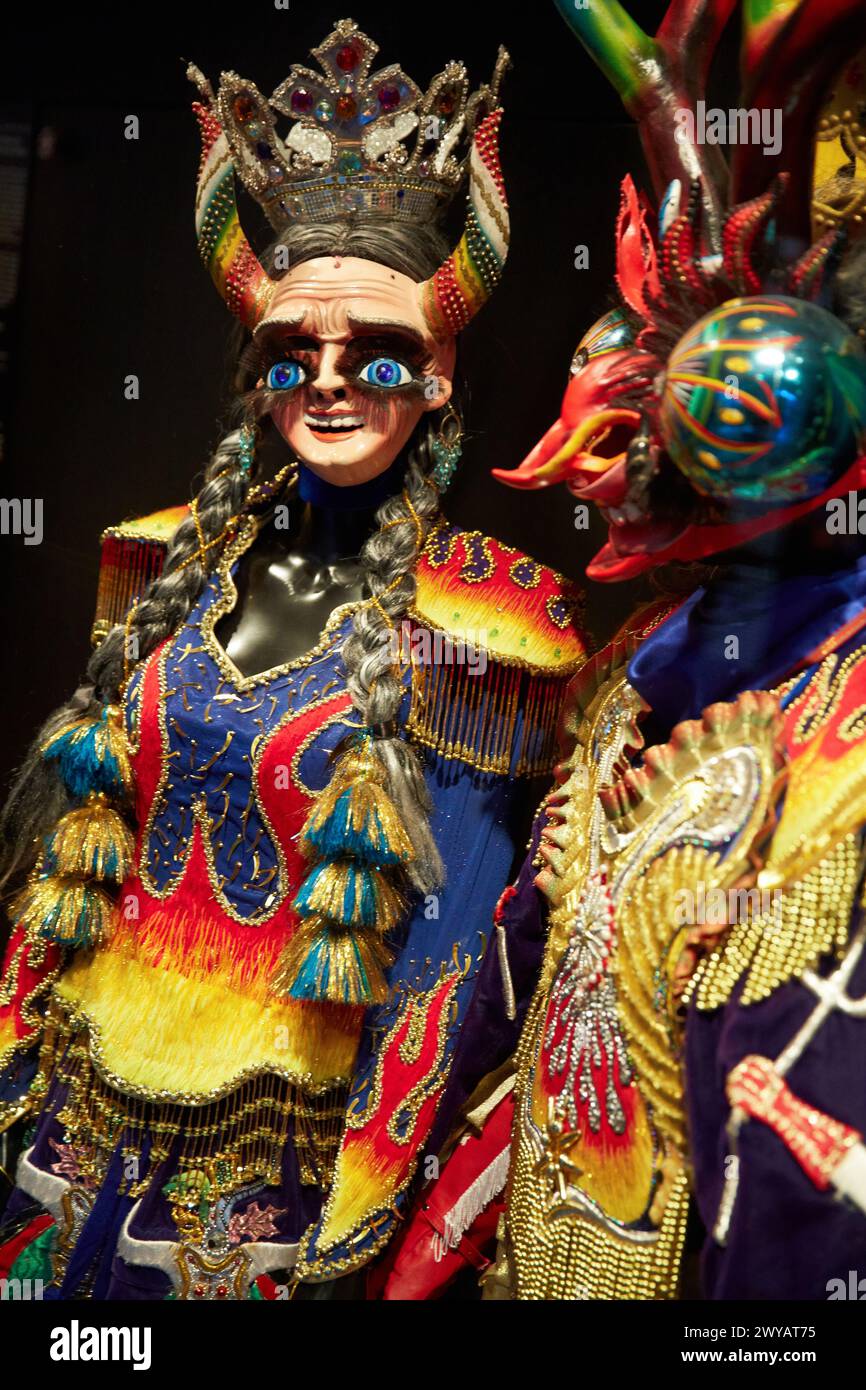Danses ritualles des Andes. La danse de la Diablada. Museum Musée du Quai Branly, spezialisiert auf primitive oder Stammeskunst, Architekt Jean Nouvel. Paris. Frankreich. Stockfoto