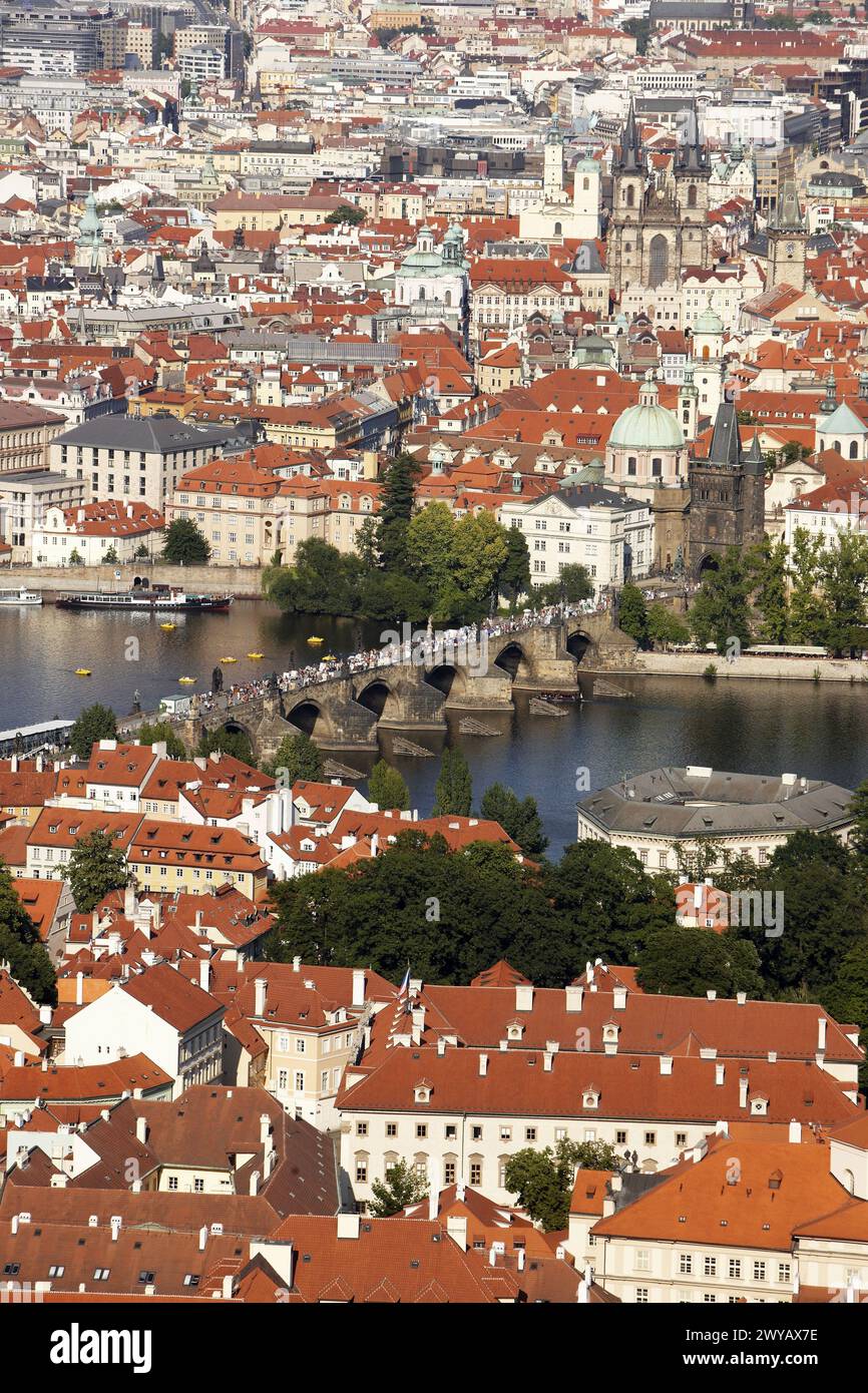 Karlsbrücke an der Moldau, Prag, Tschechische Republik. Stockfoto