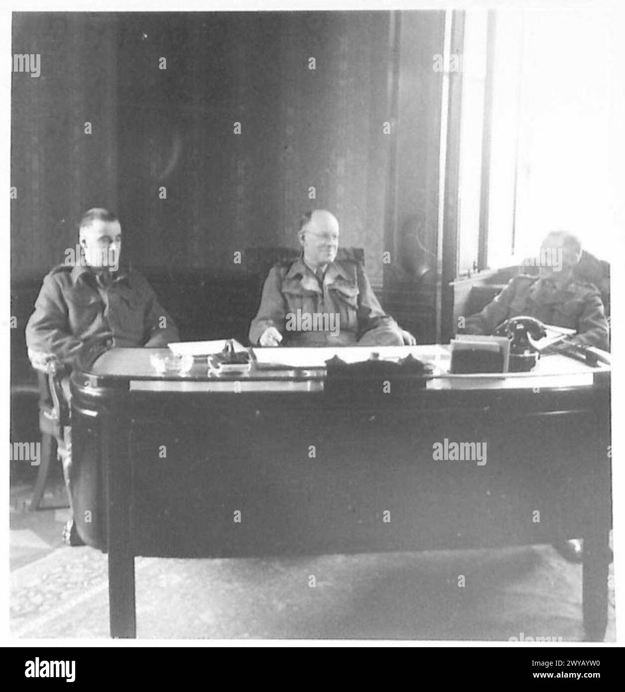 Das Leitungsgremium der Norddeutschen Kontrollkommission besteht aus Brigadier C.D. Marley, Generaldirektor für Brennstoff, Energie und öffentliche Versorgung, Oberst K.H. Noel, stellvertretender Generaldirektor, und H. E. Collins, stellvertretender Generaldirektor Produktion. Stockfoto