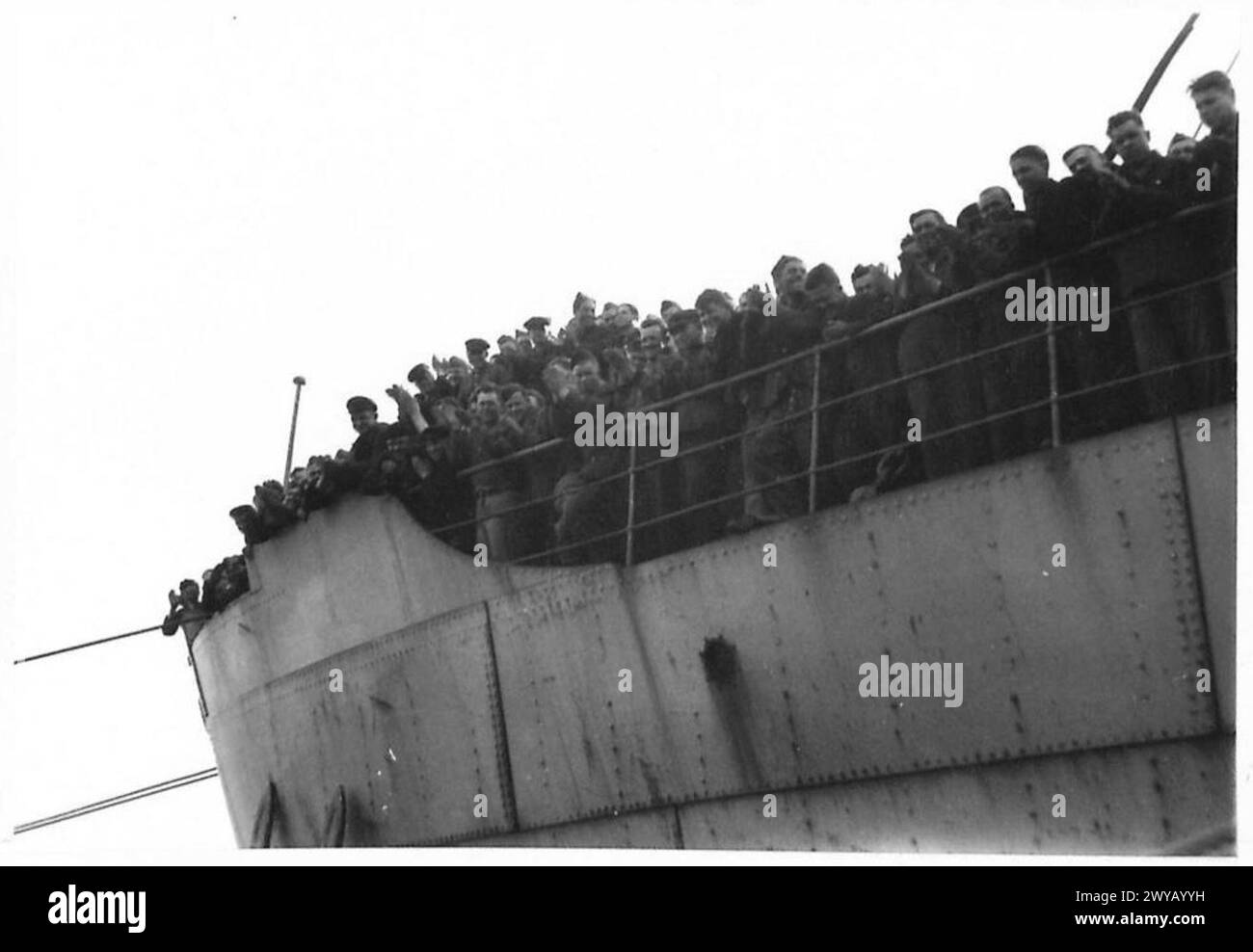Ein deutsches Gefängnisschiff, das in Bremerhaven angedockt ist, hält während der Besatzung 1.871 russische Gefangene fest. Stockfoto