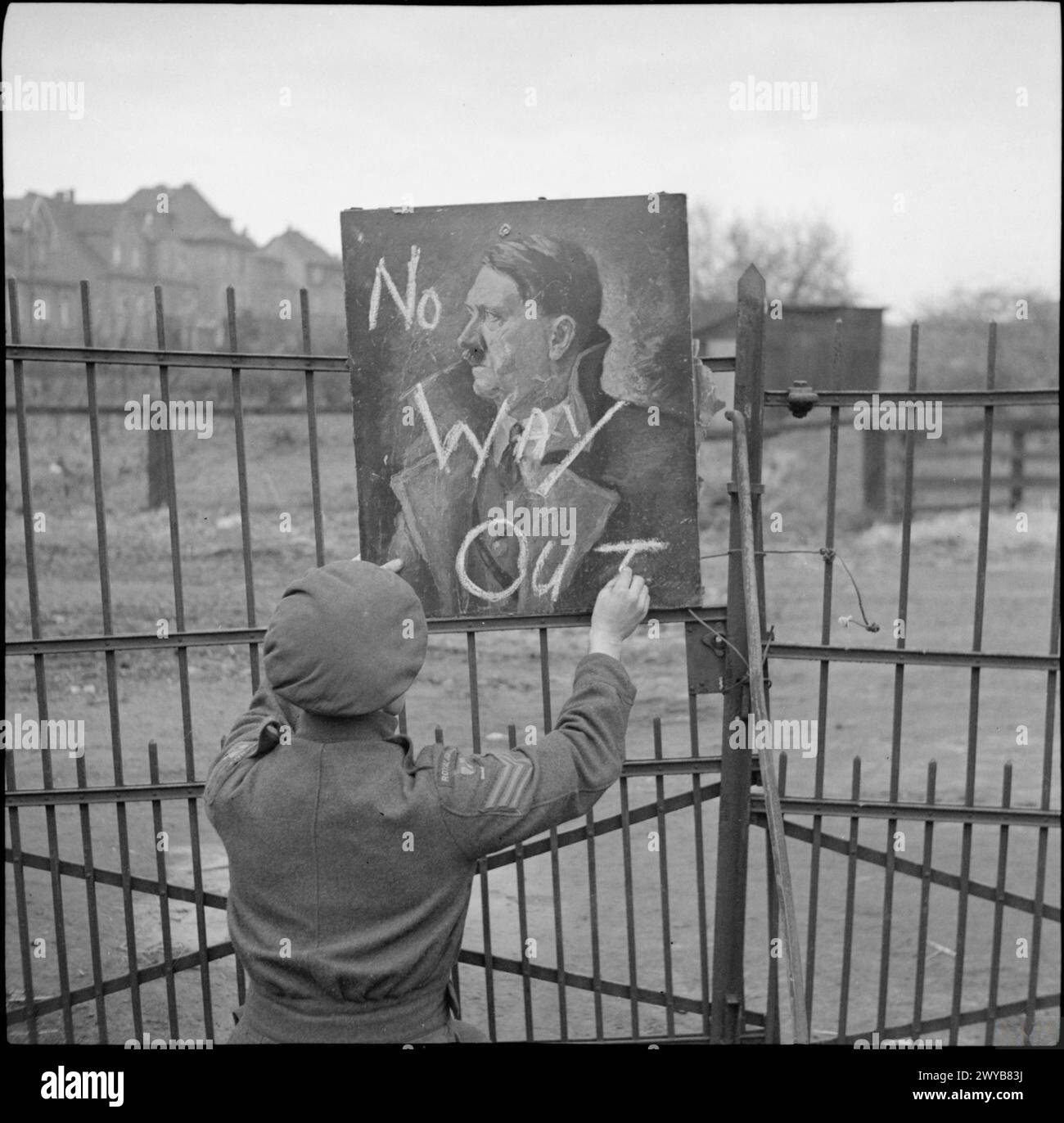 Sgt J D Eilbeck im 156. Brigade-Hauptquartier schuf am 3. Und 4. April 1945 ein „No Exit“-Schild mit einem Porträt von Adolf Hitler. Stockfoto