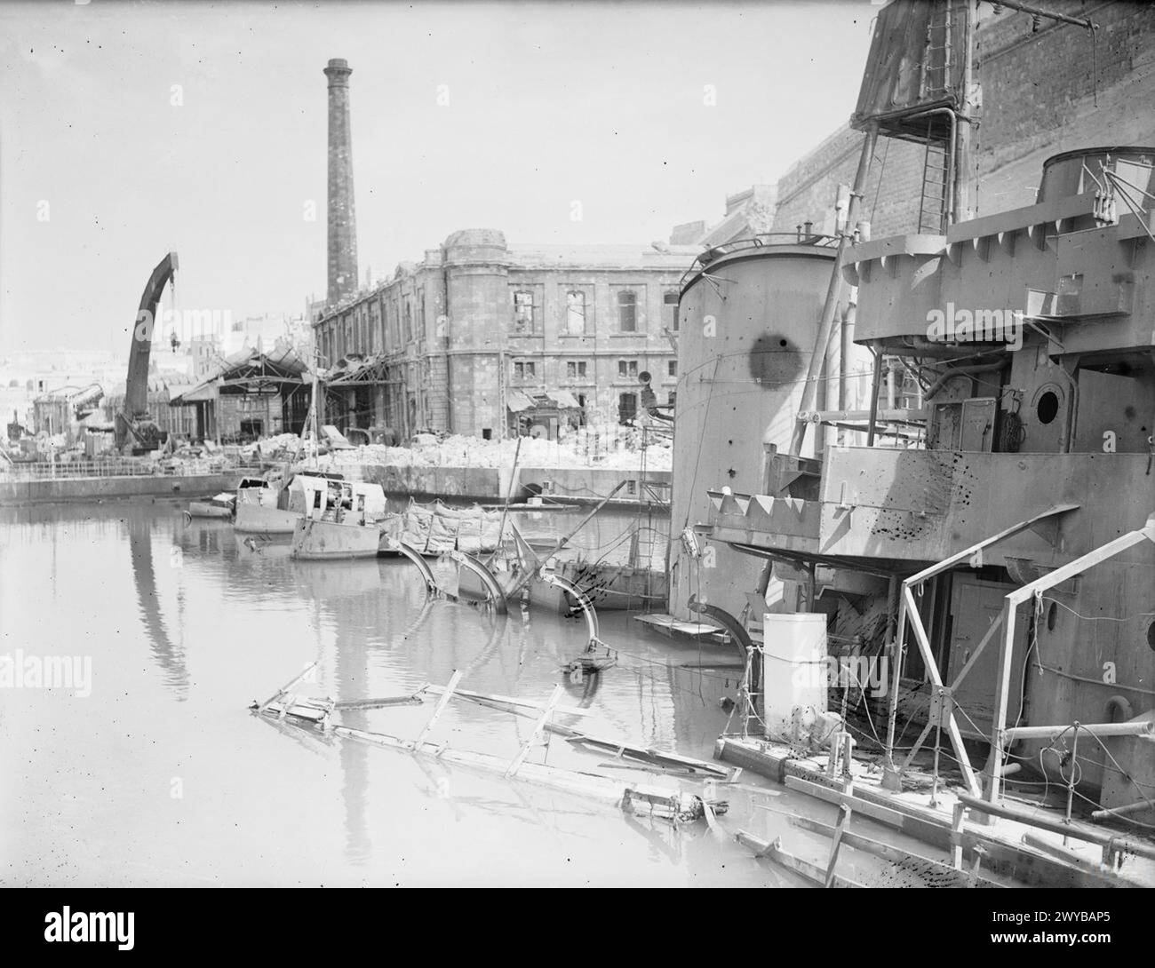 Die HMS Lance wurde vom 19. Bis 24. August 1942 im Dock Nr. 2 an der Malta Dockyard angedockt, während sie fast untergetaucht war. Während des Zweiten Weltkriegs wurden Reparaturen und Unterhalt der Schiffe der Royal Navy durchgeführt Stockfoto