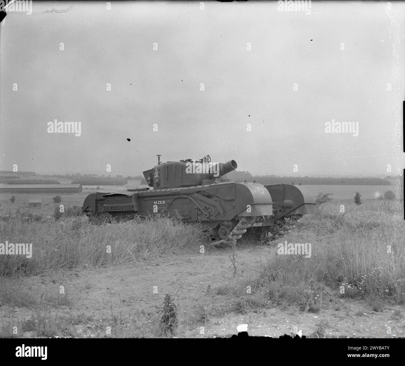 Die britische Armee setzte 1939-1945 Churchill-AVRE-Panzer, die mit Hahnmörsern ausgestattet waren, in Panzeroperationen ein. Stockfoto