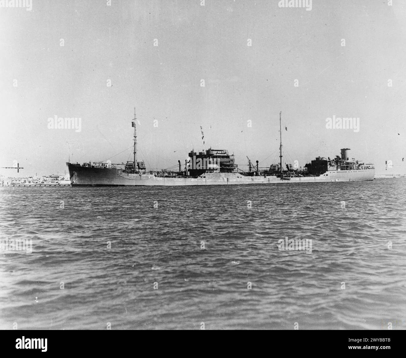 Die RFA Cedardale ist als Hilfsschiff der Royal Fleet im Einsatz, das Versorgungsoperationen auf See durchführt. Stockfoto