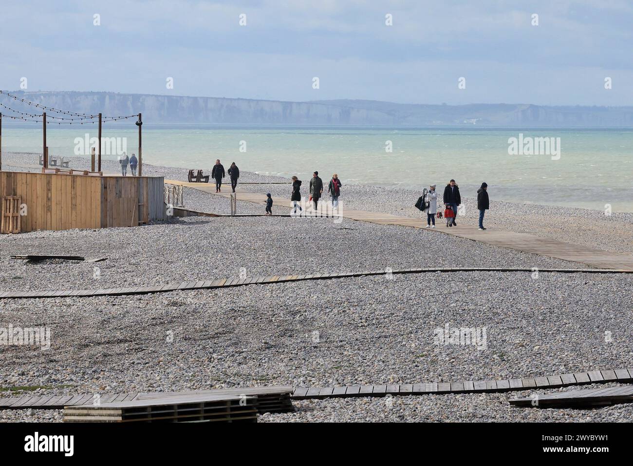 Cayeux Sur Mer, Frankreich. April 2024. © PHOTOPQR/LE COURRIER PICARD/Fred HASLIN ; Cayeux sur Mer ; 05/04/2024 ; 05/04/24 Debüt de la Saison estivale sur la cote picarde Cayeux sur Mer Foto Fred Haslin Frankreich, april 2024 Beginn der touristischen Saison an der Küste, in Picardy Credit: MAXPPP/Alamy Live News Stockfoto