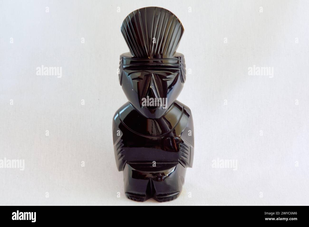 Maya-Vintage-Figur. Ein taktiles Stück aus Obsidian. Obsidian ist ein natürlich vorkommendes vulkanisches Glas Stockfoto