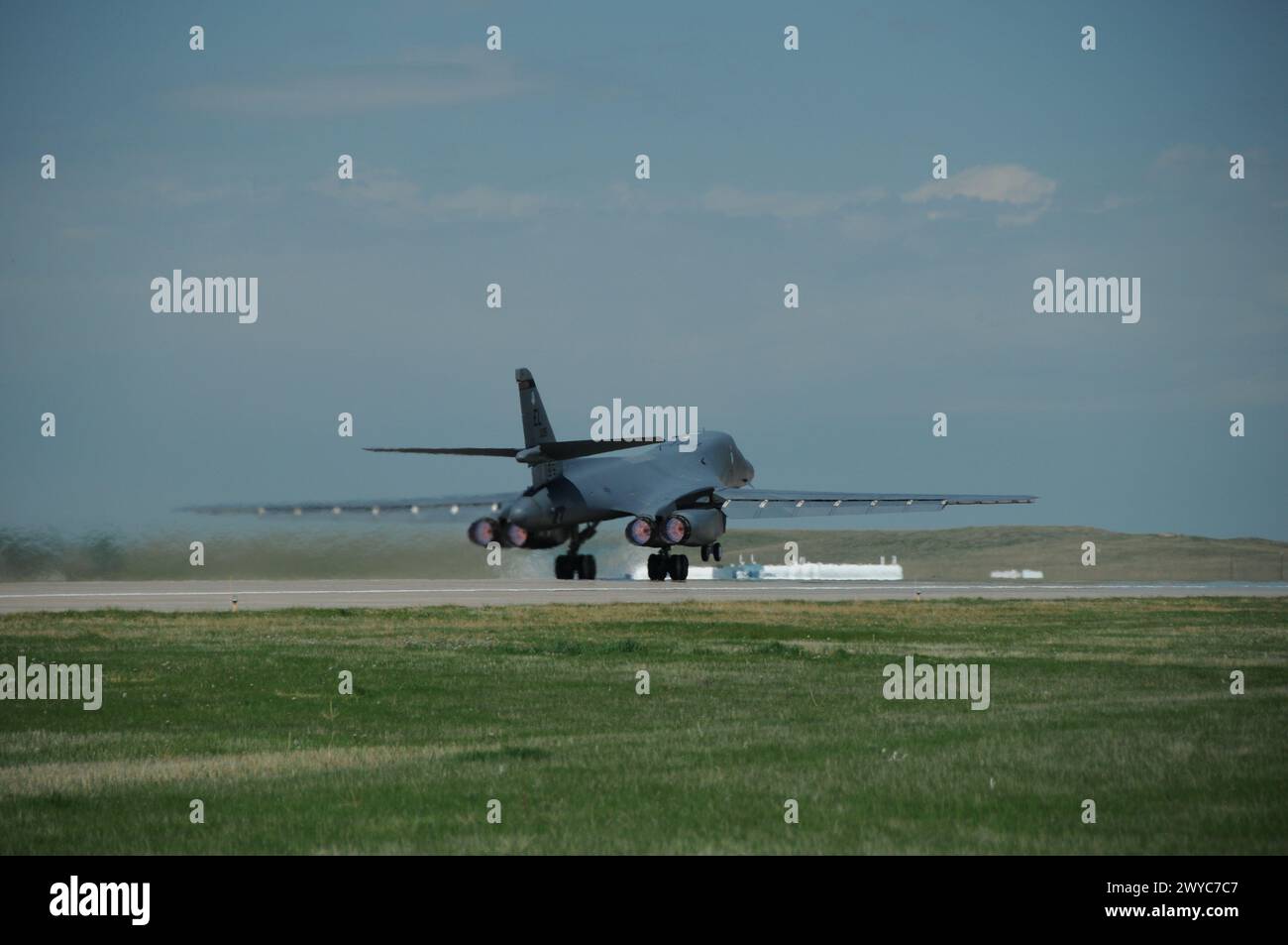 B1-B Lancer startet von hinten Stockfoto