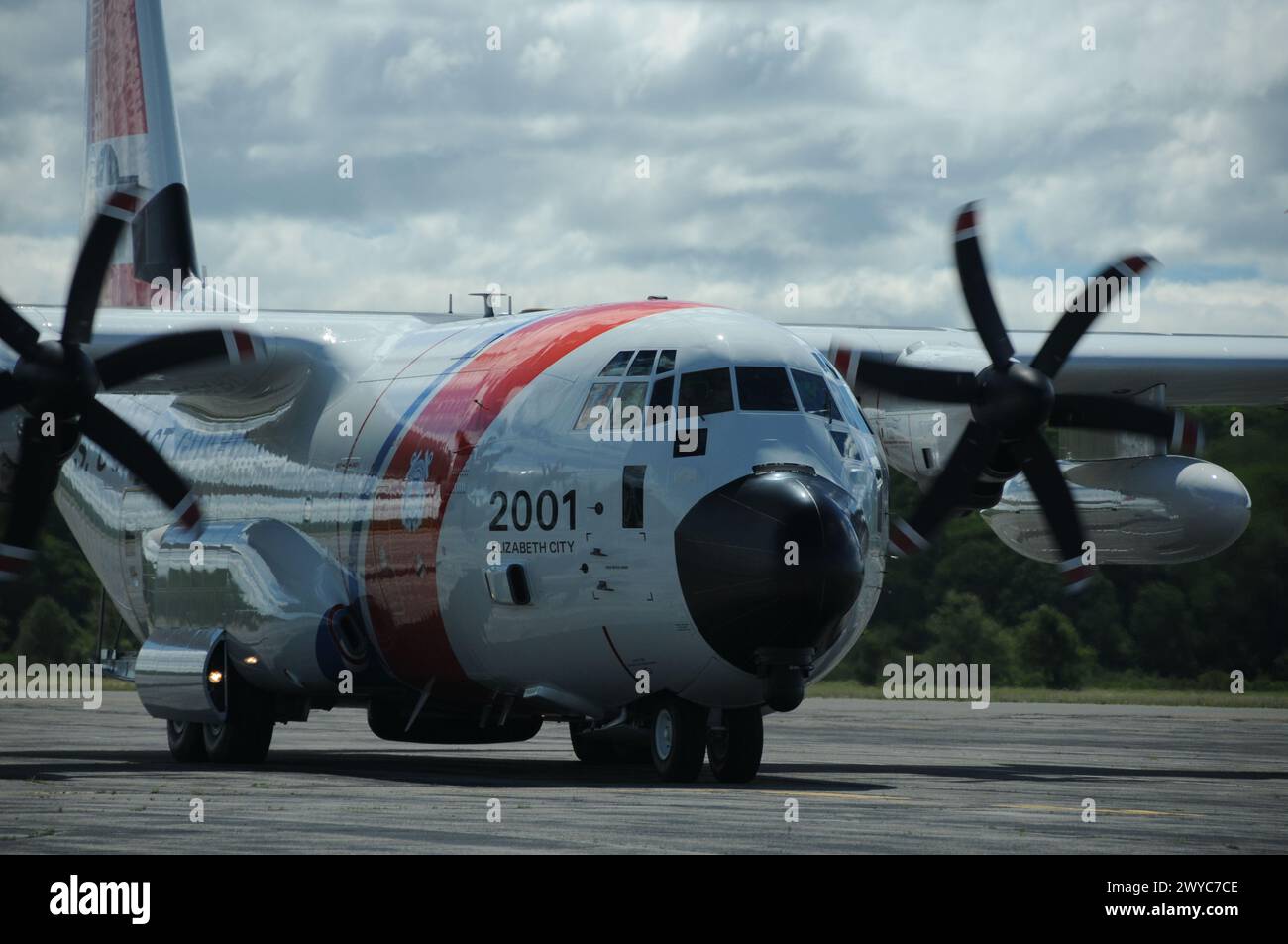 USCG C-130 Herkules im Roller Stockfoto