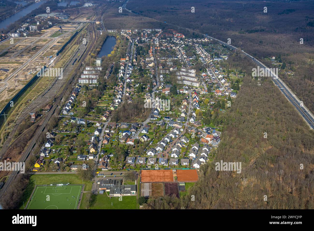 Luftaufnahme, Baustelle für geplante Duisburger Wohnquartier am ehemaligen Rangierbahnhof Wedau, an der Sechs-Seen-Platte und Regatta cou Stockfoto