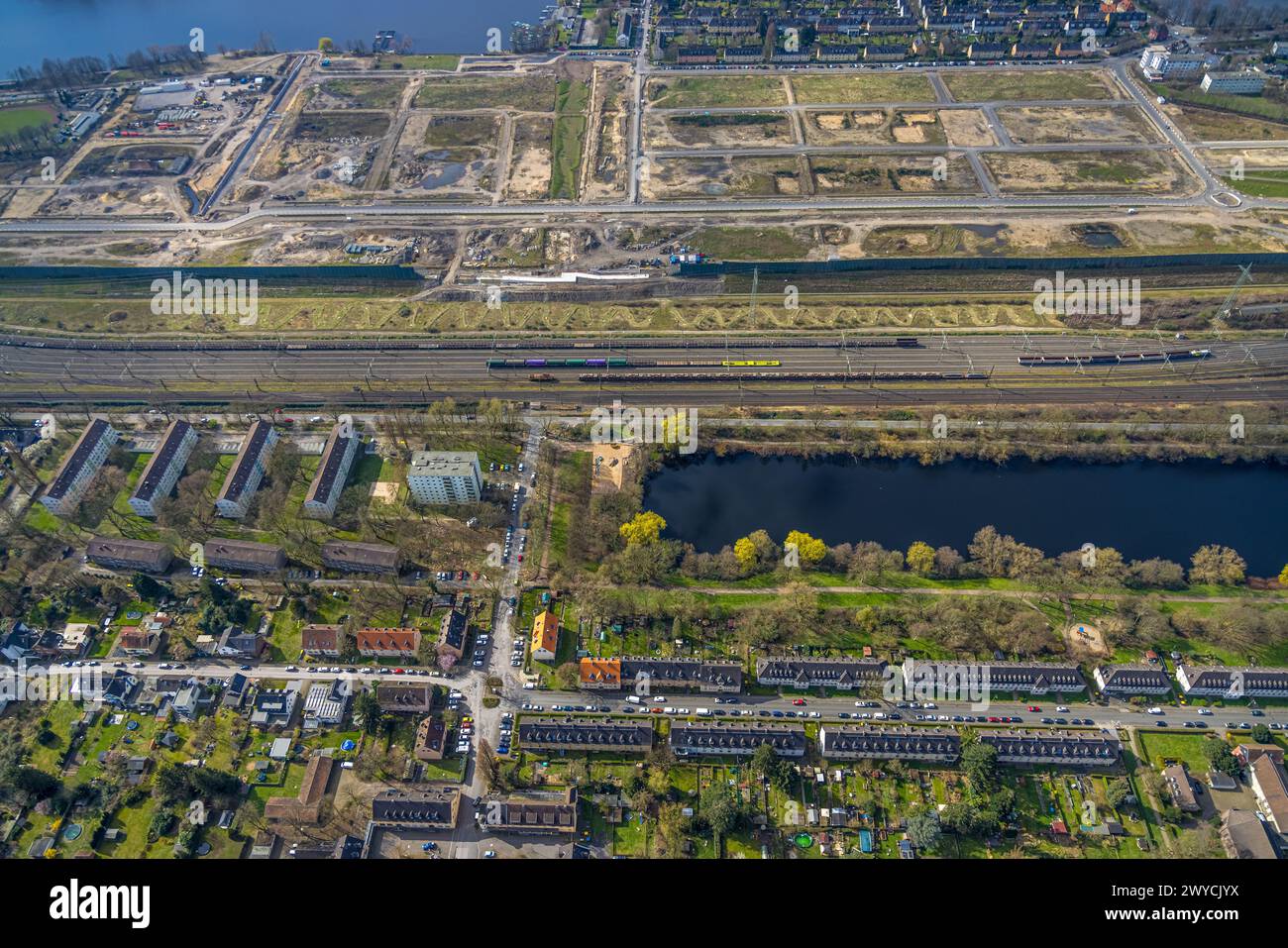 Luftaufnahme, Baustelle für geplante Duisburger Wohnquartier am ehemaligen Rangierbahnhof Wedau, an der Sechs-Seen-Platte, Wedau, Duisbur Stockfoto