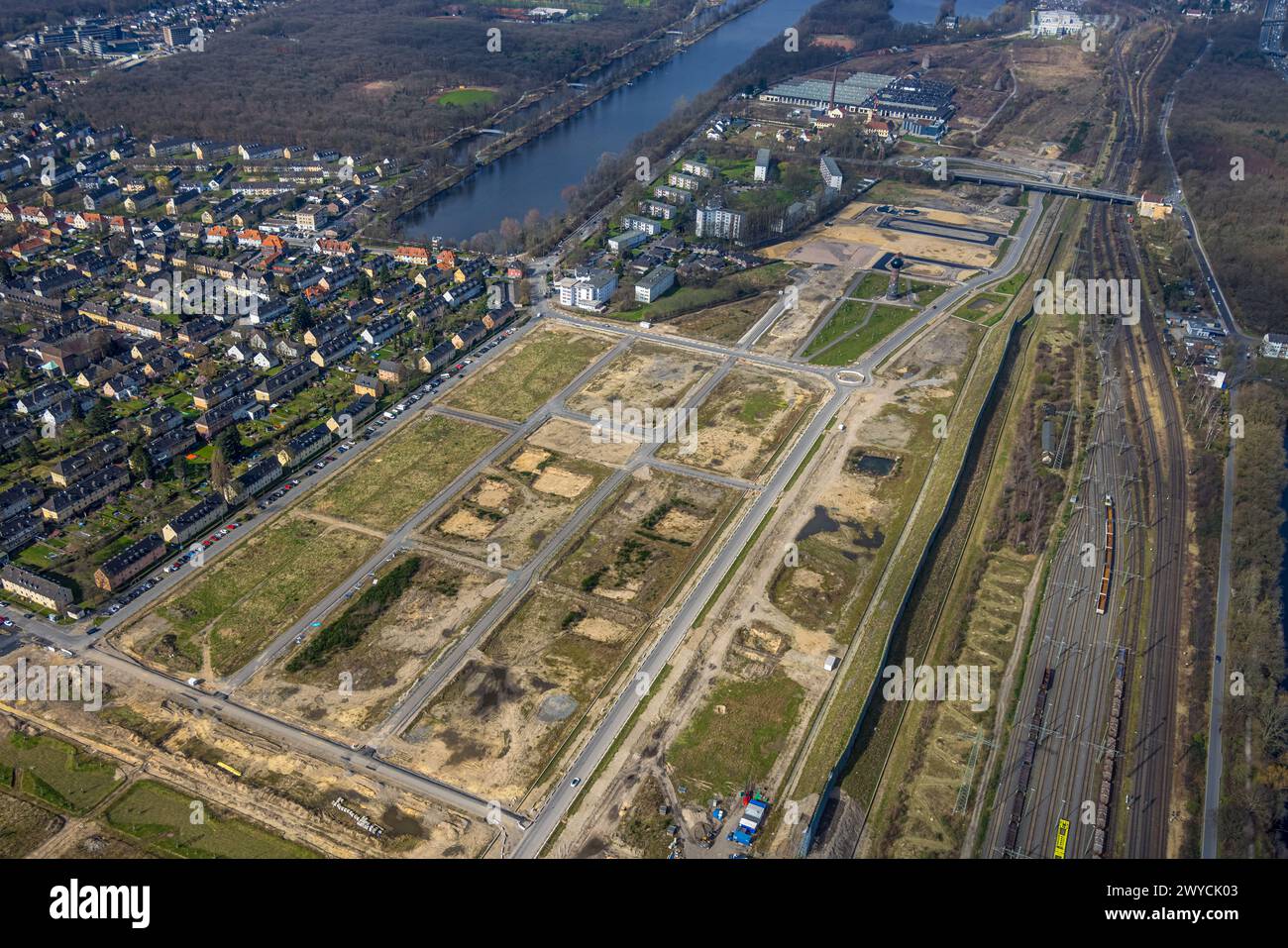 Luftaufnahme, Baustelle für geplante Duisburger Wohnquartier am ehemaligen Rangierbahnhof Wedau, an der Sechs-Seen-Platte, Wedau, Duisbur Stockfoto