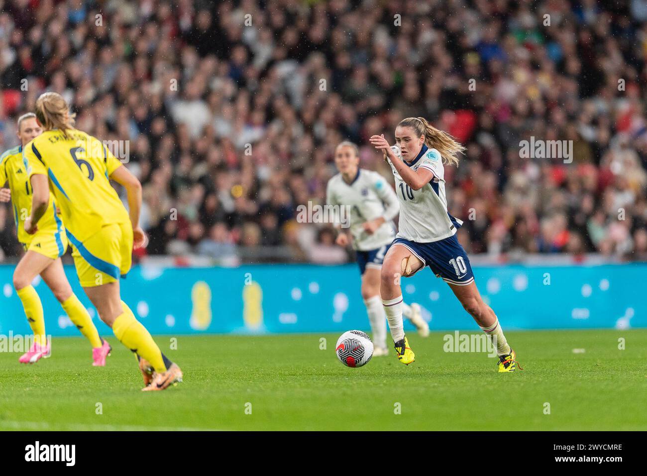 London, Großbritannien. April 2024. Grace Clinton aus England im Wembley Stadium, London, England, am 5. April 2024 beim Qualifikationsspiel der Frauen zur EM 2025 zwischen England Frauen und Schweden Frauen im Wembley Stadium in London, England. Foto: Grant Winter. Nur redaktionelle Verwendung, Lizenz für kommerzielle Nutzung erforderlich. Keine Verwendung bei Wetten, Spielen oder Publikationen eines einzelnen Clubs/einer Liga/eines Spielers. Quelle: UK Sports Pics Ltd/Alamy Live News Stockfoto