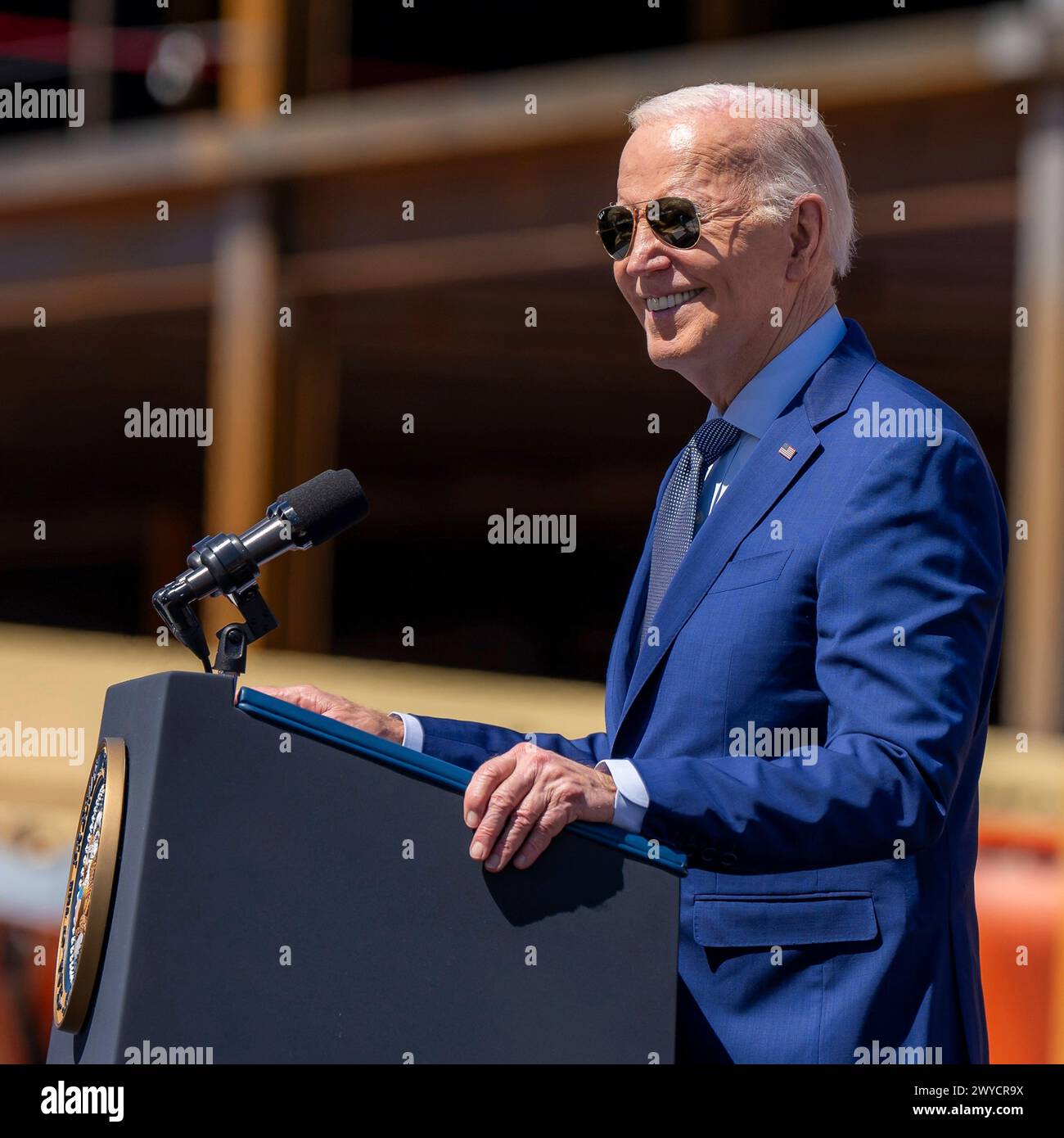 Chandler, Vereinigte Staaten von Amerika. März 2024. US-Präsident Joe Biden gibt bekannt, dass DIE Intel Corporation am 20. März 2024 auf dem Intel Ocotillo Campus in Chandler, Arizona, über CHIPS and Science Act Zuschüsse zur Ausweitung der US-Halbleiterproduktion erhält. Quelle: Adam Schultz/White House Photo/Alamy Live News Stockfoto
