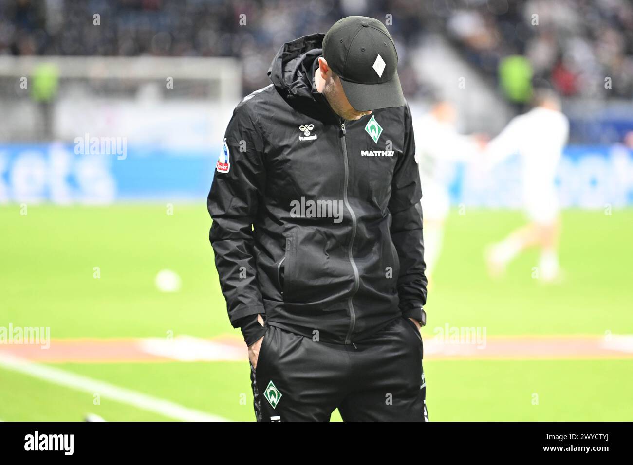 Fußball 1. Bundesliga 28. Spieltag Eintracht Frankfurt - SV Werder Bremen am 05.04.2024 im Deutschen Bank Park Frankfurt Ole Werner ( Bremen ) DFL-Vorschriften verbieten jede Verwendung von Fotografien als Bildsequenzen und/oder Quasi-Video. Foto: Revierfoto Stockfoto