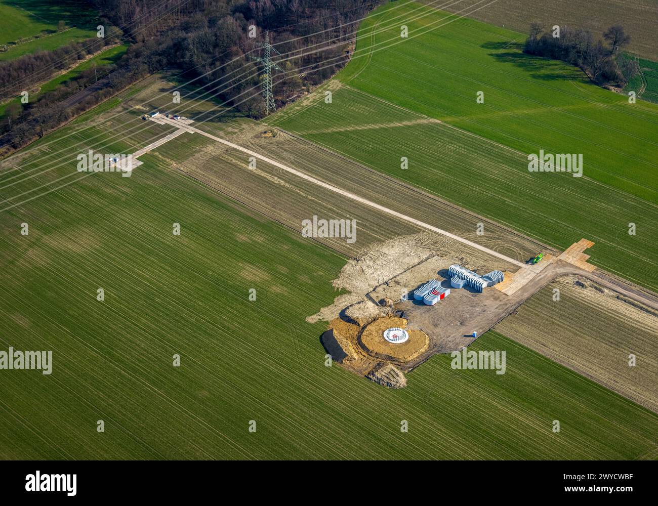 Luftaufnahme, Windturbinenbau, Landwirtschaftsgemeinde im Löringhof neben dem Kraftwerk Datteln 4, Dümmer, Datteln, Ruhrgebiet, Nordrhein-West Stockfoto