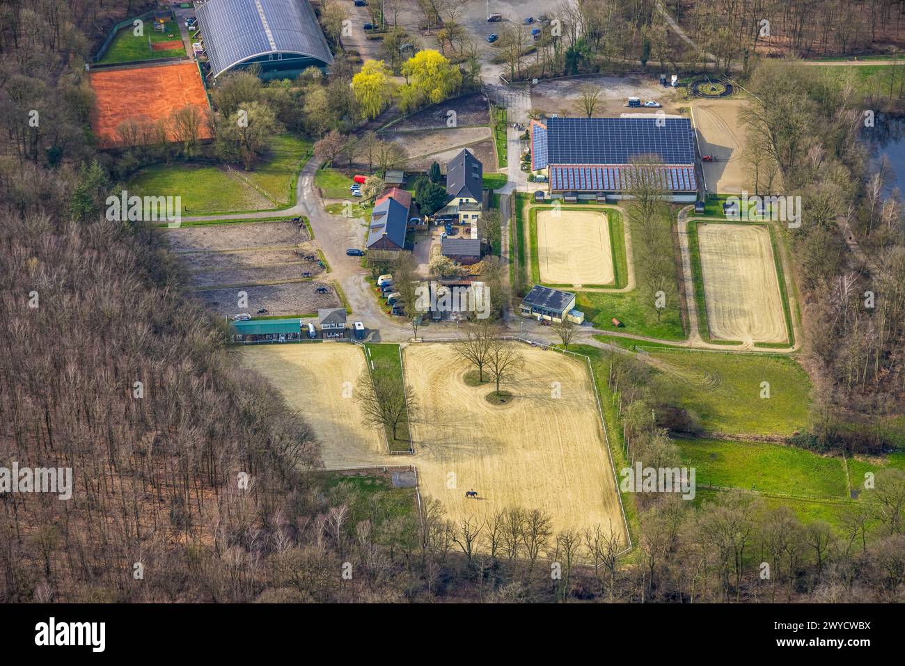 Luftaufnahme, Reitclub und Fahrverein 1947 e.V., Reitanlage, Hiesfeld, Dinslaken, Nordrhein-Westfalen, Deutschland, Luftbild, Reitclub, Stockfoto