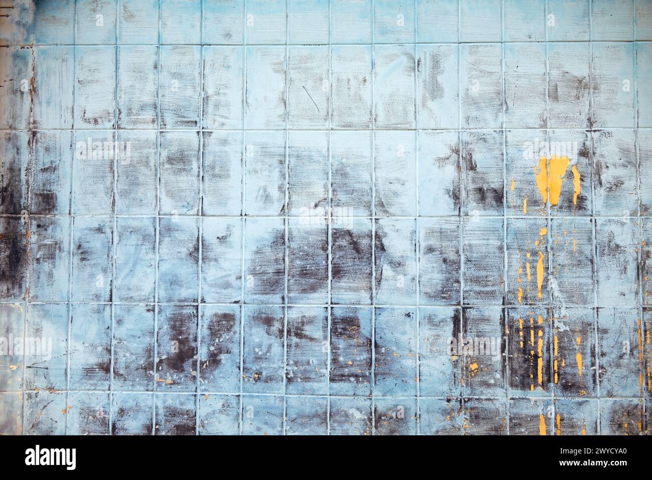 Alte Blues-Fliesen zerkratzt und fleckig, als Hintergrund Stockfoto