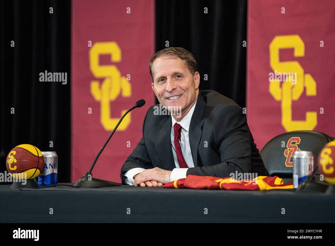 Eric Musselman wird während einer Pressekonferenz am Freitag, den 5. April 2024, im Galen Center, in, als neuer Cheftrainer für den USC Männer Basketball vorgestellt Stockfoto