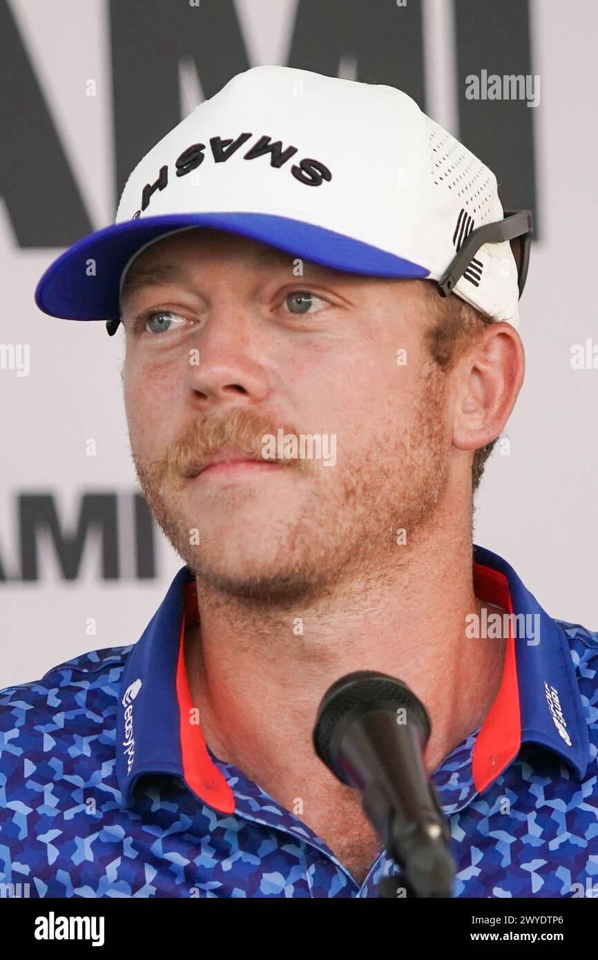 Doral, Florida, USA. April 2024. Talor Gooch von Smash spricht mit den Medien nach der ersten Runde des LIV Golf Miami im Trump National Doral. (Kreditbild: © Debby Wong/ZUMA Press Wire) NUR REDAKTIONELLE VERWENDUNG! Nicht für kommerzielle ZWECKE! Quelle: ZUMA Press, Inc./Alamy Live News Stockfoto