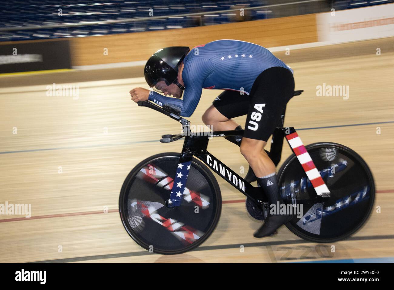 Los Angeles, Kalifornien, USA. April 2024. Anders Johnson aus den Vereinigten Staaten gewinnt die Goldmedaille bei der Verfolgung der Männer. Quelle: Casey B. Gibson/Alamy Live News Stockfoto