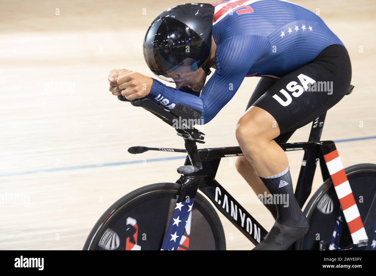 Los Angeles, Kalifornien, USA. April 2024. Anders Johnson aus den Vereinigten Staaten gewinnt die Goldmedaille bei der Verfolgung der Männer. Quelle: Casey B. Gibson/Alamy Live News Stockfoto