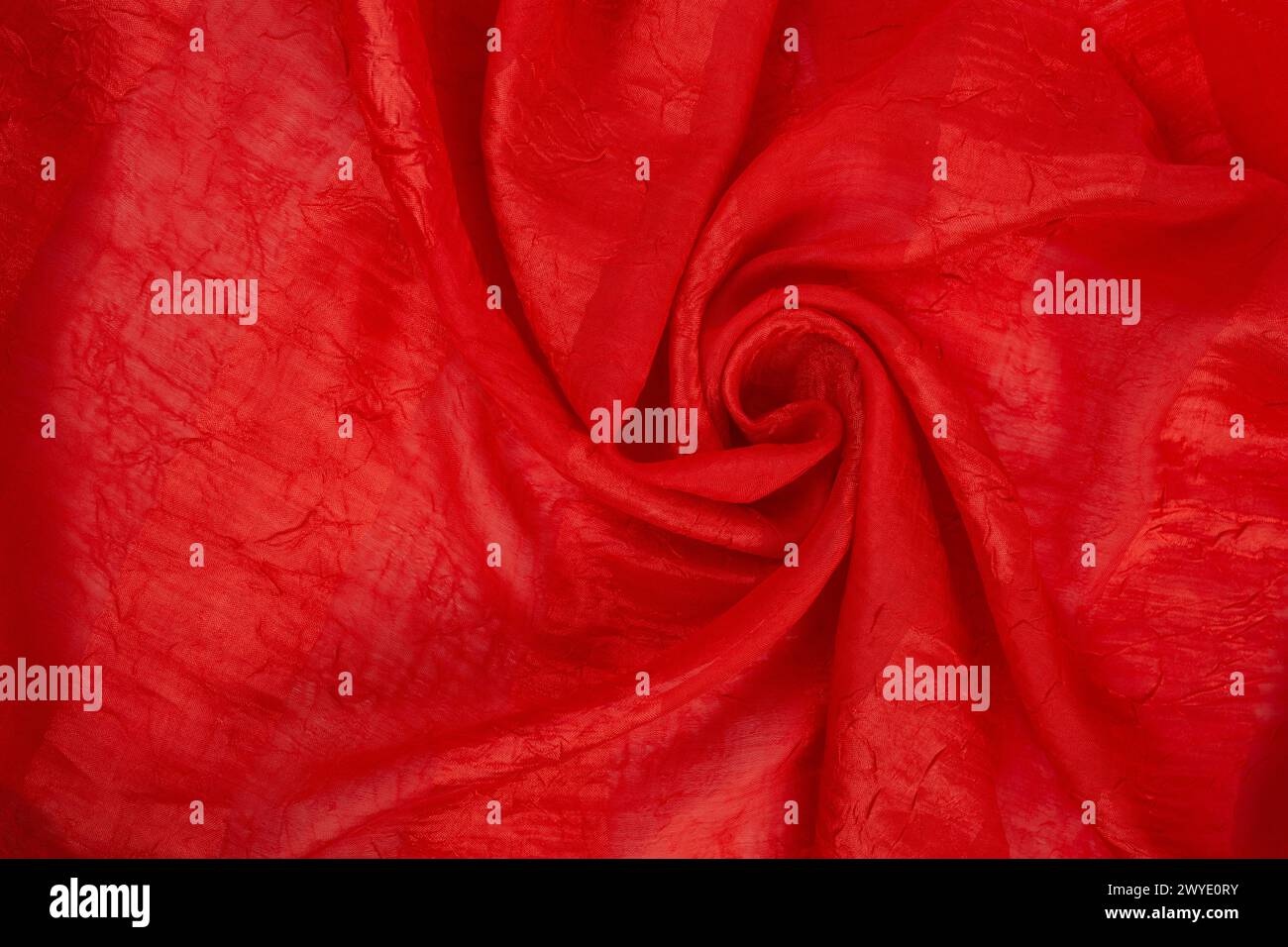 Roter Stoff mit Wirbel, abstrakter, leerer Hintergrund, Stockfoto