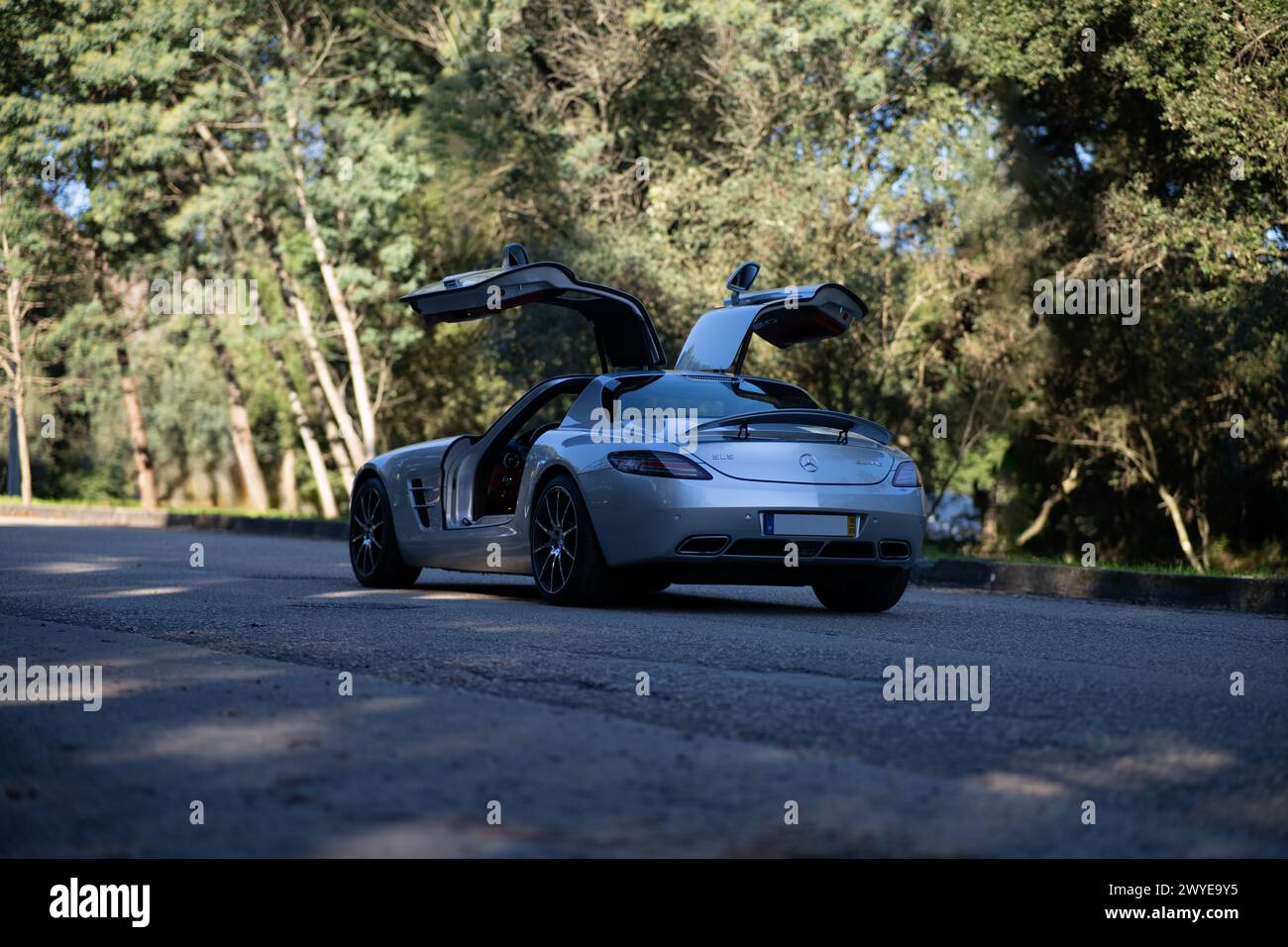 Das Meisterwerk der Flügeltüre, der Mercedes AMG SLS Stockfoto