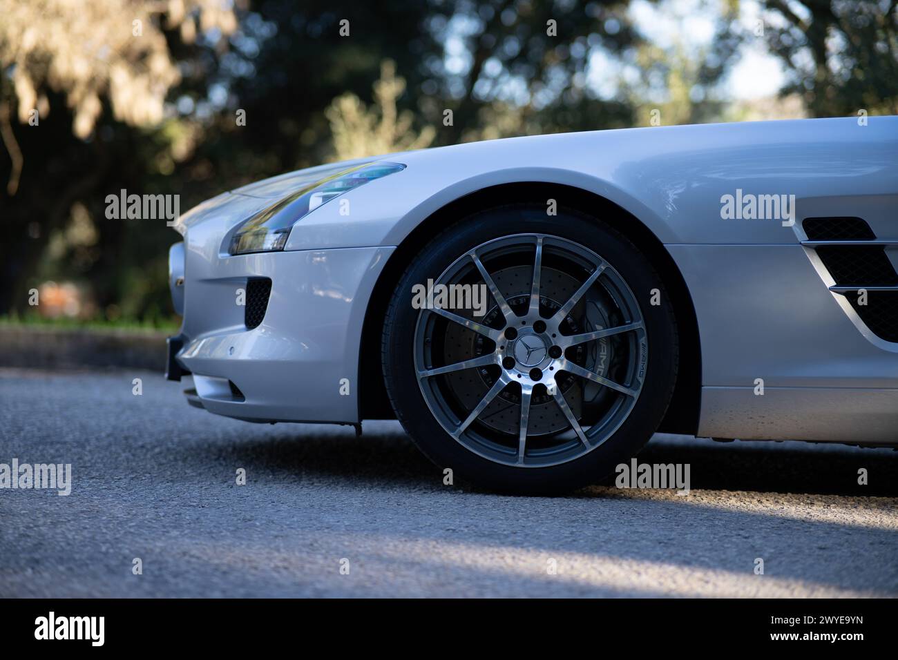 Das Meisterwerk der Flügeltüre, der Mercedes AMG SLS Stockfoto