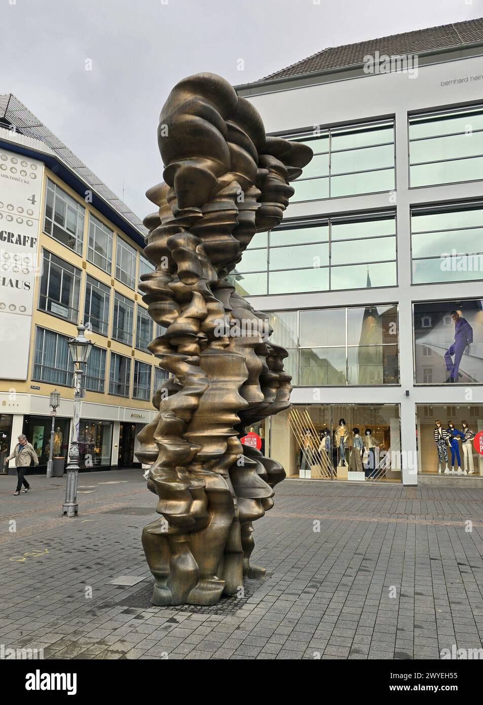 Die Skulptur des britischen Bildhauers Anthony Cragg „Mean Average“ am Remigiusplatz in Bonn Stockfoto