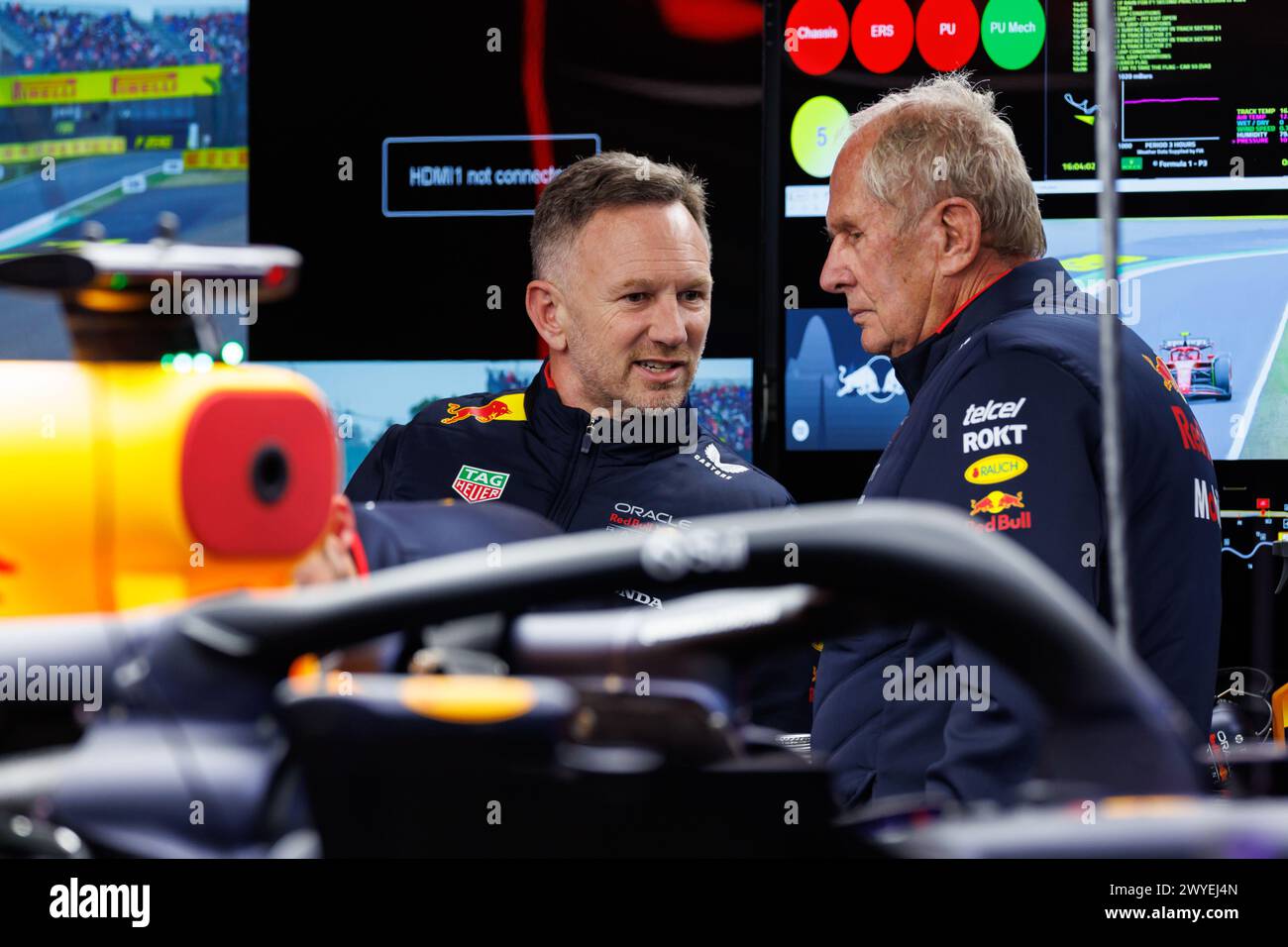 Suzuka, Japan. April 2024. SUZUKA, Japan, 5. April 2024; Christian Horner, Leiter von Red Bull Racing und Dr. Helmut Marko, Direktor von Red Bull F1 und Leiter des Red Bull Fahrerentwicklungsprogramms während des Formel-1-Formel-1-Formel-1-Formel-1-Grand-Prix 2024. SUZUKA Grand-Prix-Rennstrecke, Formel 1 – kostenpflichtiges Bild, Foto und Copyright © Mark PETERSON/ATP Images (PETERSON Mark /ATP/SPP) Credit: SPP Sport Press Photo. /Alamy Live News Stockfoto