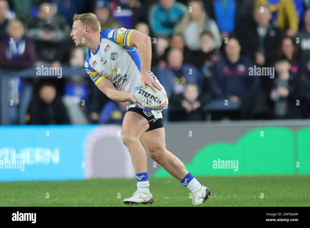 Leeds, Großbritannien. April 2024. AMT Headingley Rugby Stadium, Leeds, West Yorkshire, 5. April 2024. Betfred Super League Leeds Rhinos gegen Warrington Wolves Lachie Miller of Leeds Rhinos Credit: Touchlinepics/Alamy Live News Stockfoto