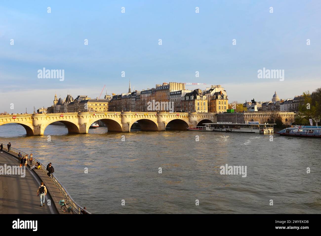 Brücke Pont Neuf, die die seine überquert, die älteste Brücke von Paris, die Ile de la Cite Stockfoto