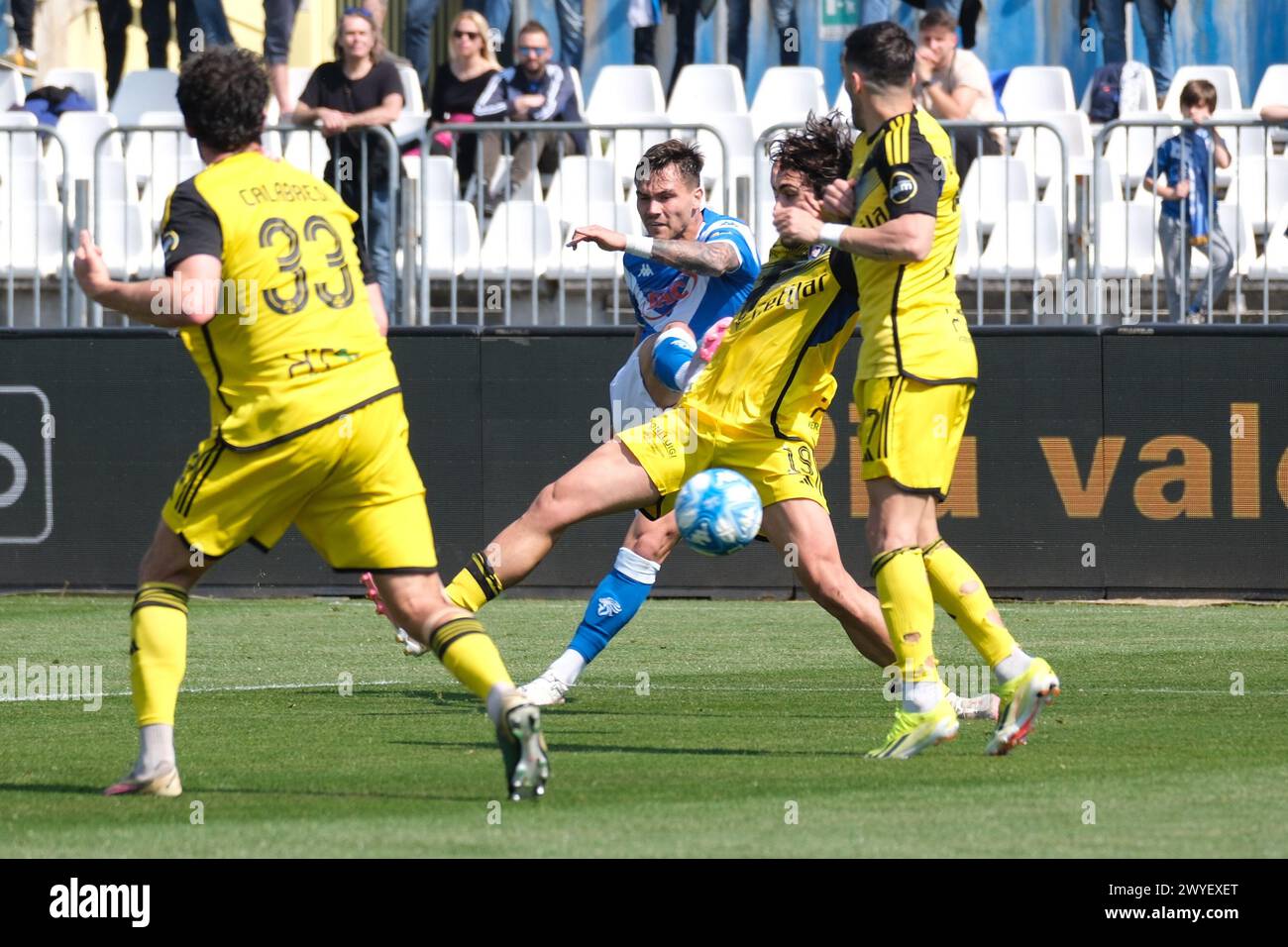 Brixia, Italien. April 2024. Flavio Bianchi von Brescia Calcio FC während des italienischen Fußballspiels der Serie B zwischen Brescia Calcio FC und Pisa SC 1909 im Mario Rigamonti Stadion am 6. April 2024 in Brixia, Italien. Quelle: Unabhängige Fotoagentur/Alamy Live News Stockfoto