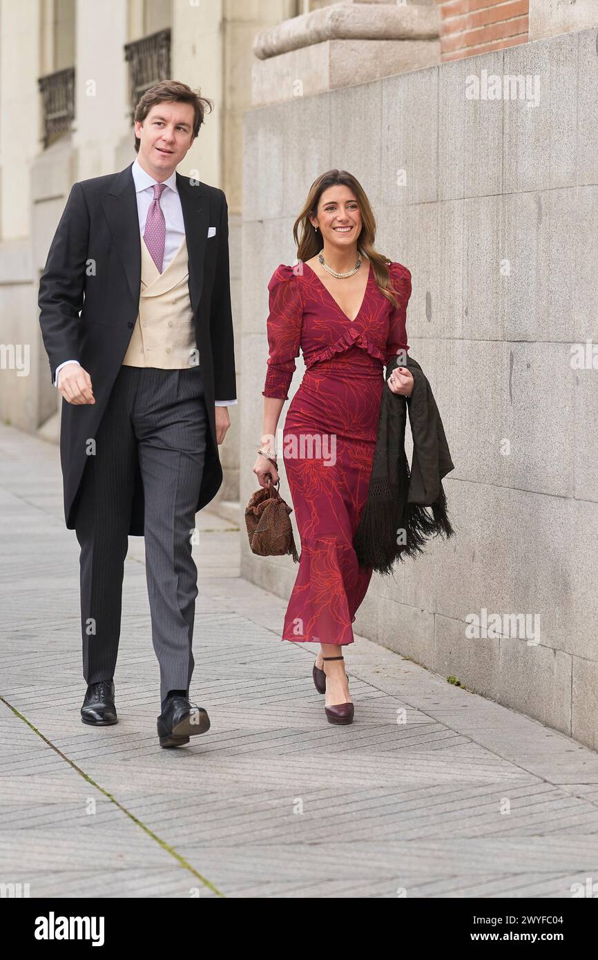 April 2024, Madrid, Spanien: Gast kommt zur Hochzeit von José Luis Martinez Almeida, Major von Madrid, und Teresa Urquijo in der Kirche Sagrado Corazon und San Francisco de Borja am 6. April 2024 in Madrid, Spanien (Credit Image: © Jack Abuin/ZUMA Press Wire) NUR ZUR REDAKTIONELLEN VERWENDUNG! Nicht für kommerzielle ZWECKE! Stockfoto