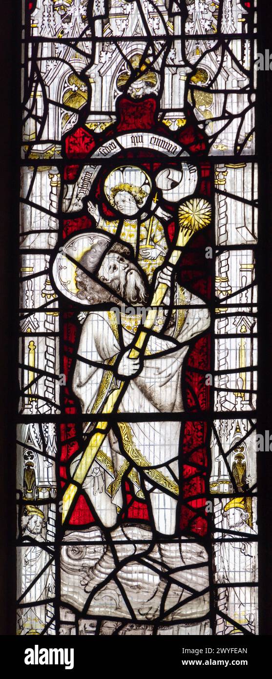 St. Christopher mit Jesuskind, großes östliches Buntglasfenster, ca. 1410, All Saints North Street Church, York, England Stockfoto