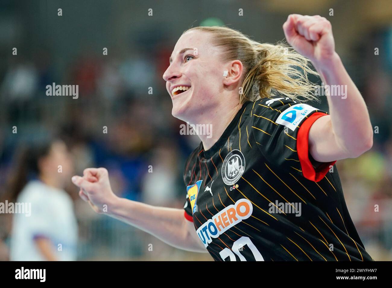 Heidelberg, Deutschland. April 2024. Handball, Frauen: Qualifikation zur Europameisterschaft, Israel - Deutschland, 1. Runde, Gruppe 2, Spieltag 2, SNP-Dome. Deutschlands Jenny Behrend feiert ein Tor. Quelle: Uwe Anspach/dpa/Alamy Live News Stockfoto