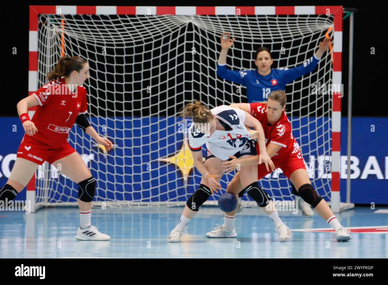 Zürich, Schweiz 20240406. Die norwegische Handballnationalmannschaft der Frauen traf sich am Samstag, den 6. April, beim EHF Euro Cup in der Saalsporthalle in Zürich, Schweiz Foto: Ørjan F. Ellingvåg / NTB Stockfoto