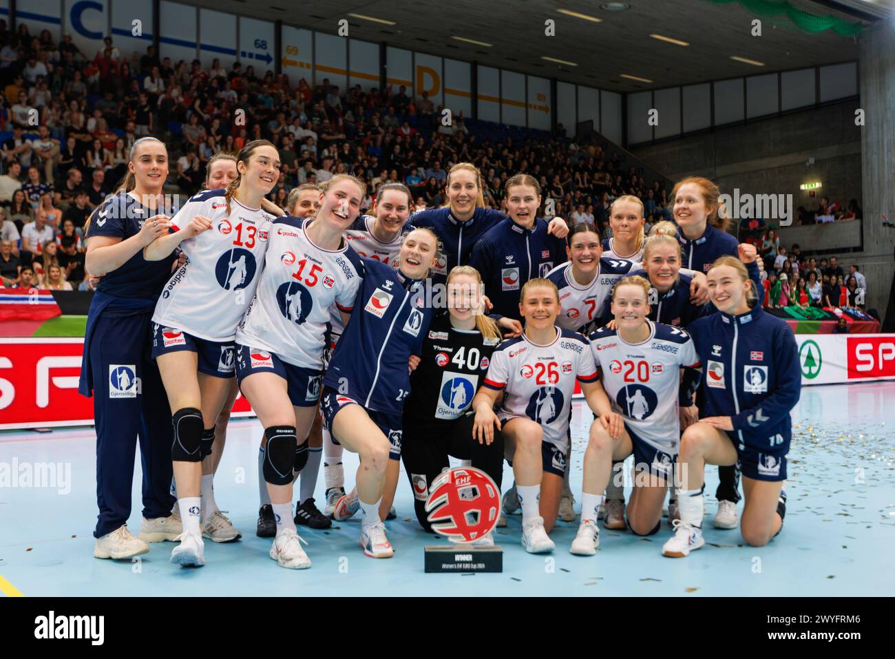 Zürich, Schweiz 20240406. Die norwegische Handballnationalmannschaft der Frauen traf sich am Samstag, den 6. April, beim EHF Euro Cup in der Saalsporthalle in Zürich, Schweiz Foto: Ørjan F. Ellingvåg / NTB Stockfoto